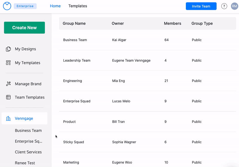 Un usuario hace clic en un grupo llamado Equipo comercial en la barra lateral izquierda de la página de inicio en Venngage, luego hace clic en una carpeta del grupo llamada Equipo de diseño.  Los diseños en la carga del Grupo;  hay cinco miniaturas visibles en la carpeta.  El usuario pasa el cursor sobre la miniatura de un diseño titulado Hackathon Team y, mediante el menú de configuración, selecciona la opción Eliminar de la carpeta.  La miniatura del diseño desaparece y hay cuatro miniaturas de diseño visibles en la carpeta Equipo de diseño.