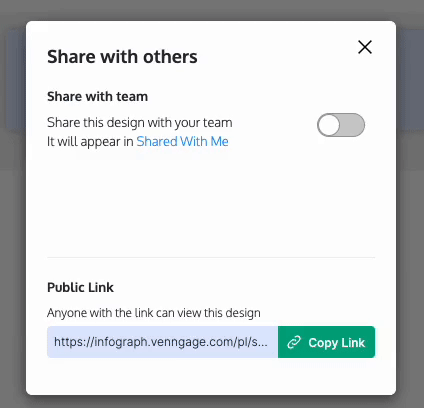 Un primer plano del modal Compartir.  Un usuario activa el interruptor junto a 'Compartir con el equipo' y el modal carga un campo de texto bajo el encabezado '¿Le gustaría compartir este diseño con su equipo por correo electrónico?'  El usuario escribe un mensaje corto preguntando si los miembros de su equipo verán el diseño que están compartiendo;  hacen clic en el botón Enviar debajo del campo de texto para enviar.