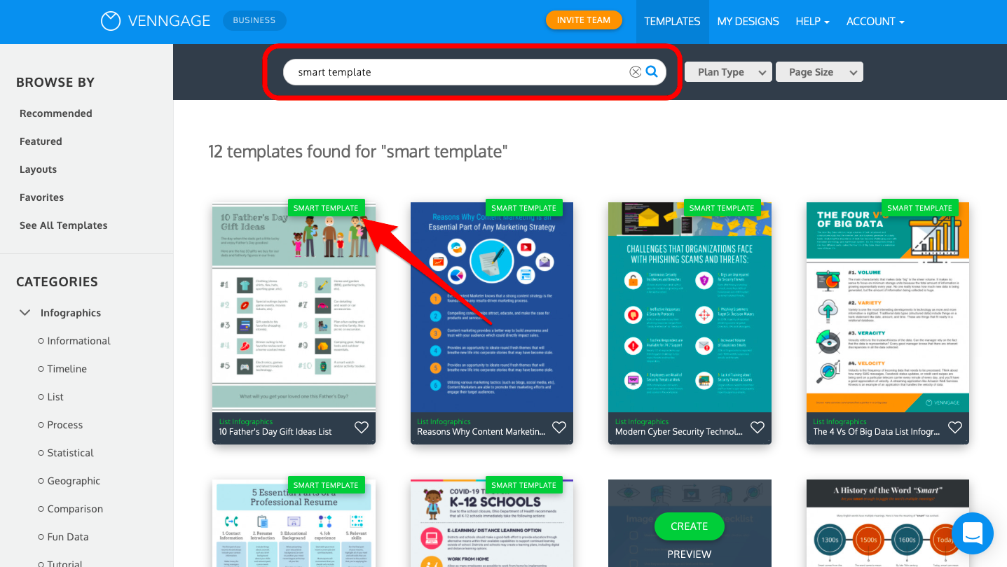 Na página de modelos da Venngage, a barra de pesquisa mostra o termo ‘modelo inteligente’ na parte superior da página;  na galeria, aparecem várias miniaturas de modelos mostrando a tag 'Modelo Inteligente', com uma seta vermelha indicando a tag.